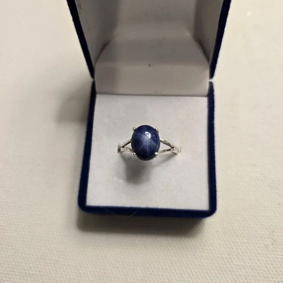 COSTUME JEWLERY Glamorous Lab Made Blue Star Sapphire On Silver Band Size 8.25 - Picture 4 of 13